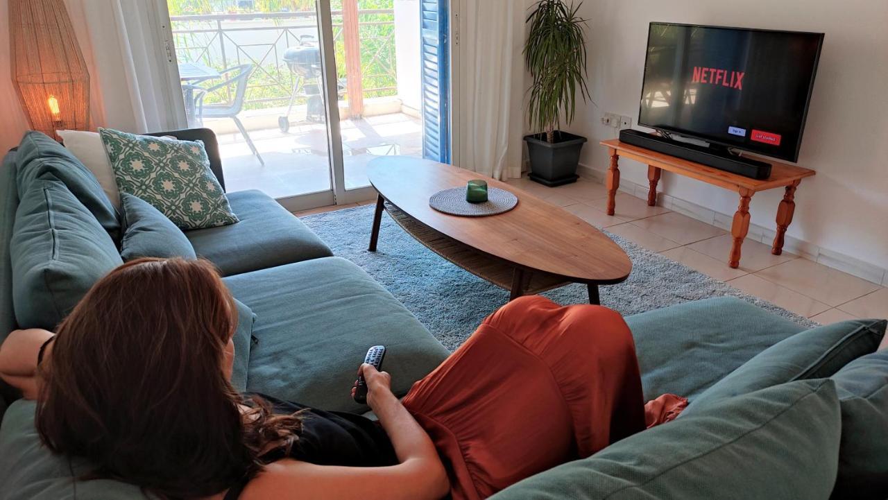 The Salnik Beach Apartment Limassol Bagian luar foto