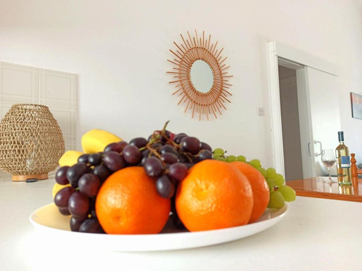 The Salnik Beach Apartment Limassol Bagian luar foto