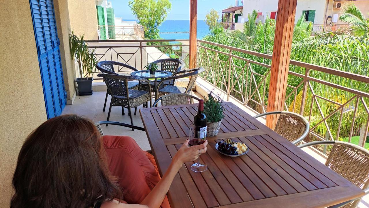 The Salnik Beach Apartment Limassol Bagian luar foto