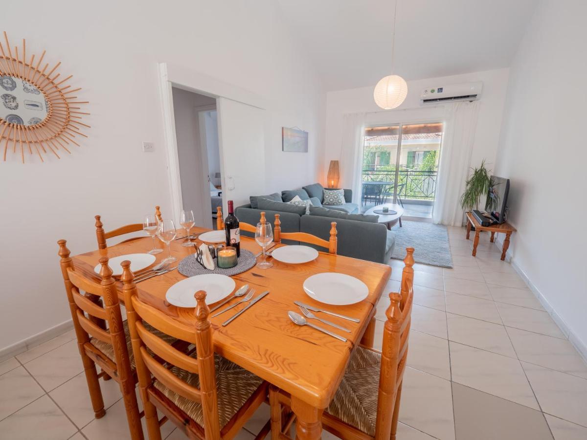 The Salnik Beach Apartment Limassol Bagian luar foto