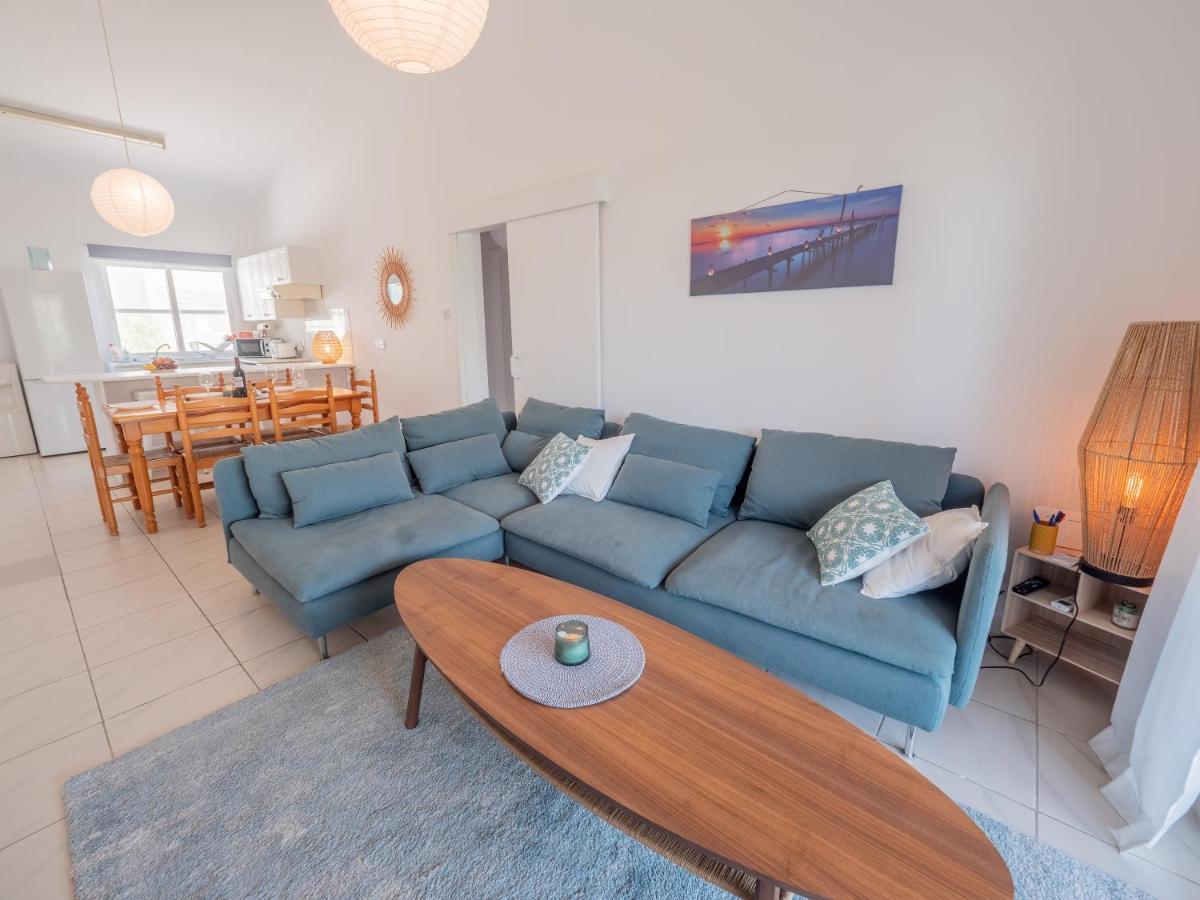 The Salnik Beach Apartment Limassol Bagian luar foto